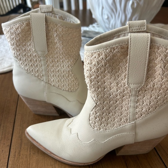 Dolce Vita Lagos Cream Western Bootie 6.5 - Picture 4 of 14